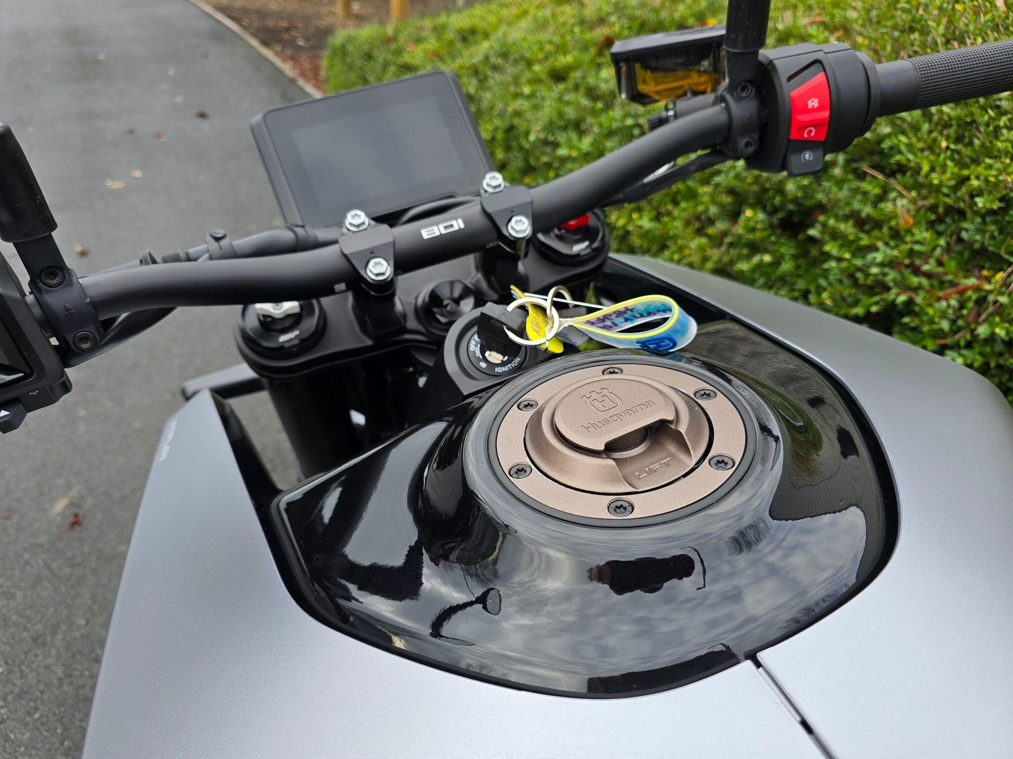 2025 25 Reg Husqvarna 801 520 X-Ring Euro 5